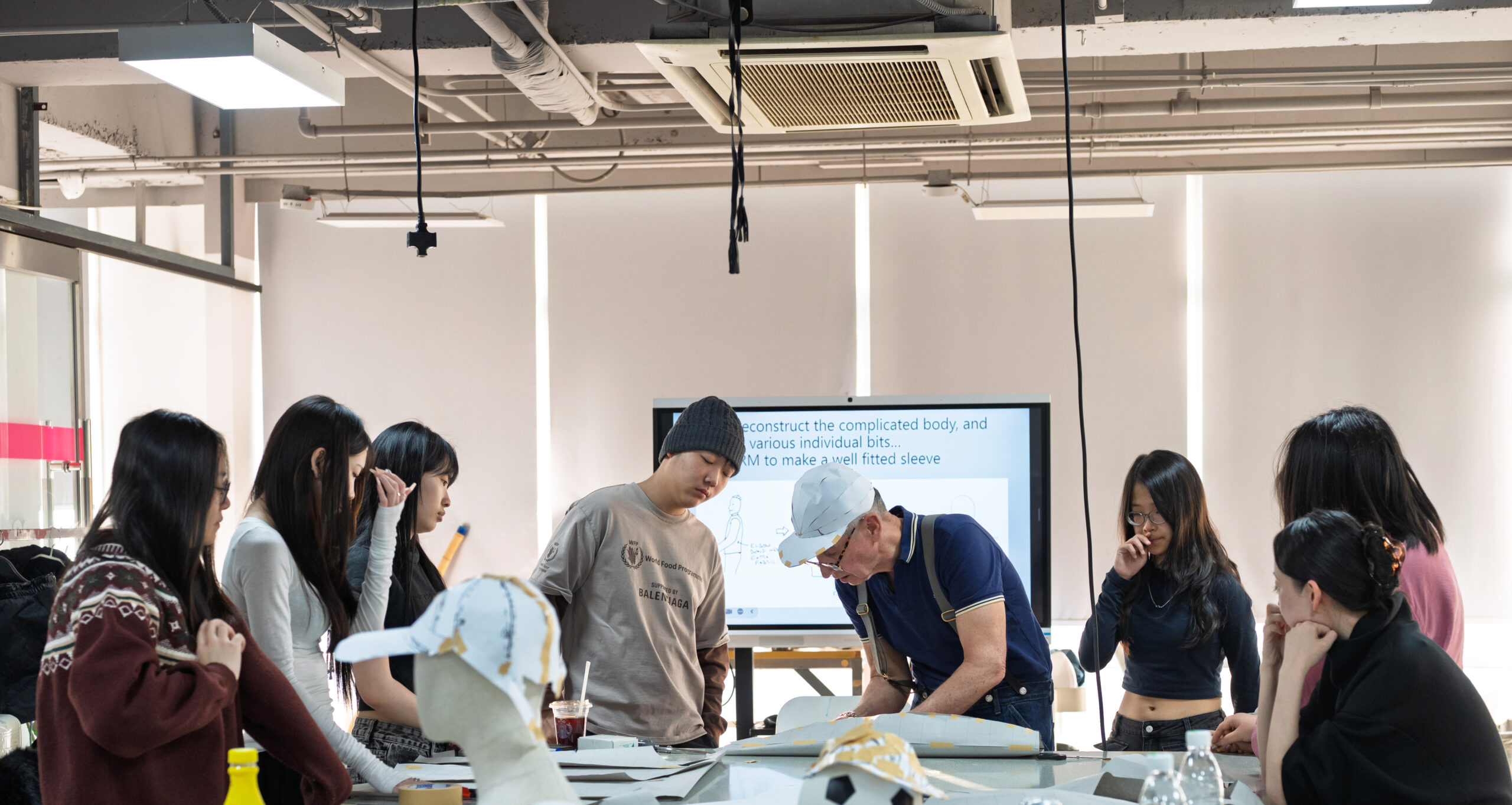 BACA学生进行创作实验和材料探索